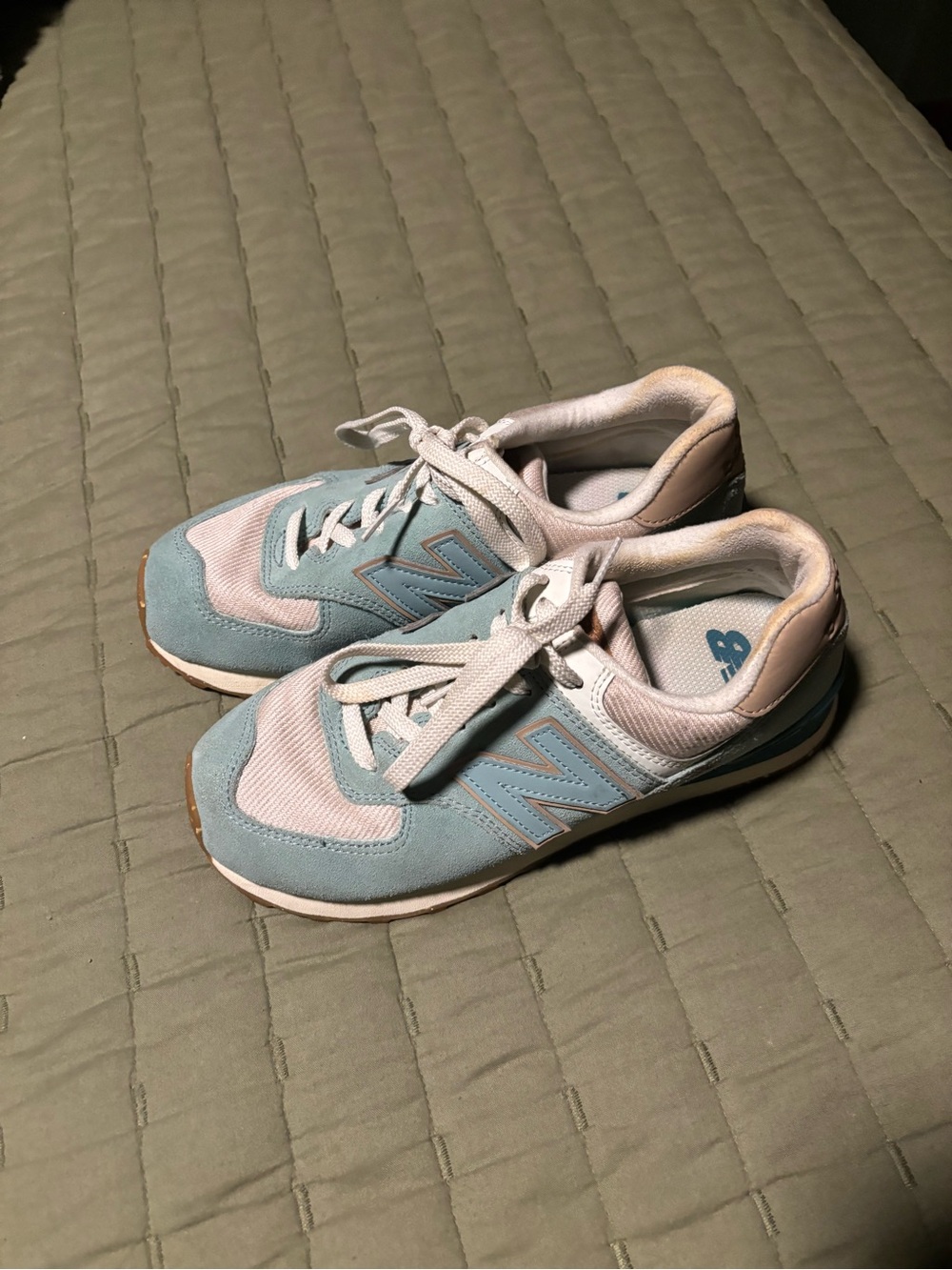 New Balance Women’s tennis shoe light bluish color size 7